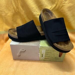 Naot Black Stretch Sandals